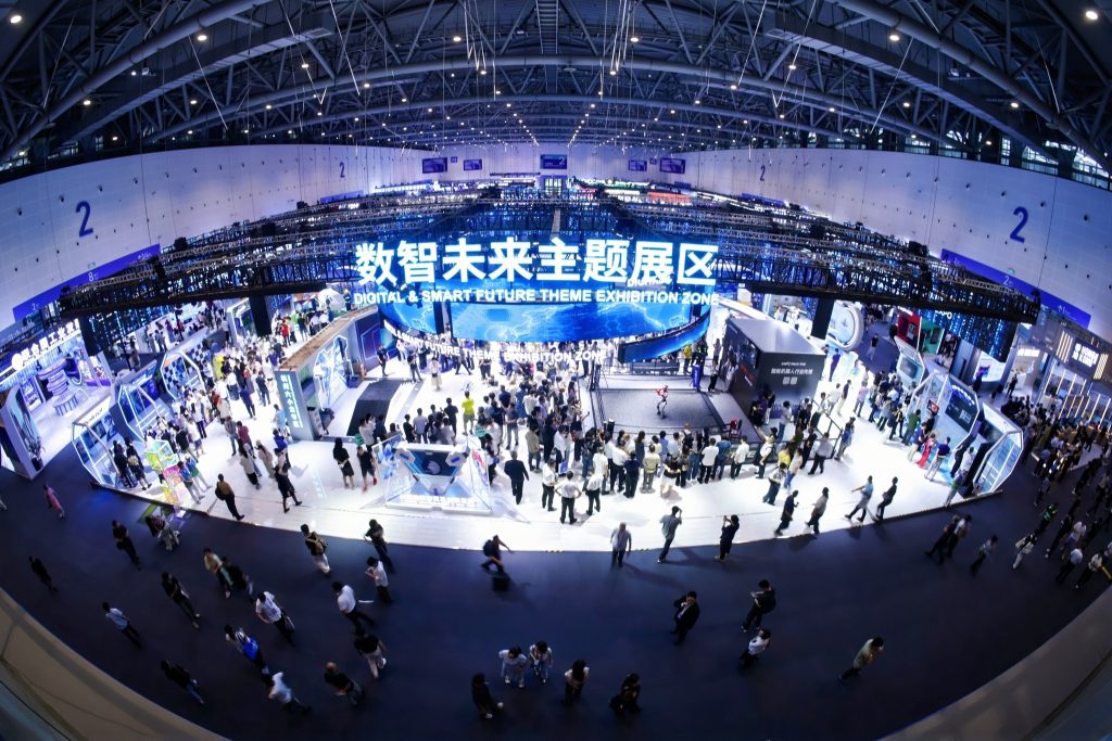 Toàn cảnh hội trường trưng bày các giải pháp số thông minh. Nguồn: Global Digital Trade Expo.