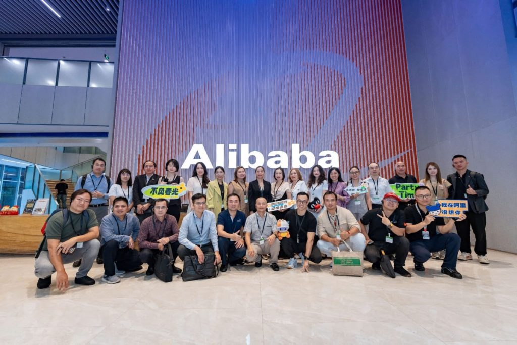 Đội ngũ OMverse tại trụ sở Alibaba.